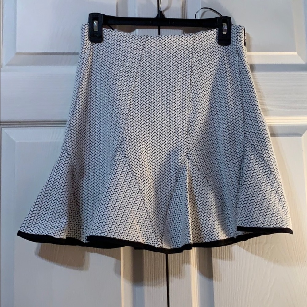 DKNY white/black patterned skirt